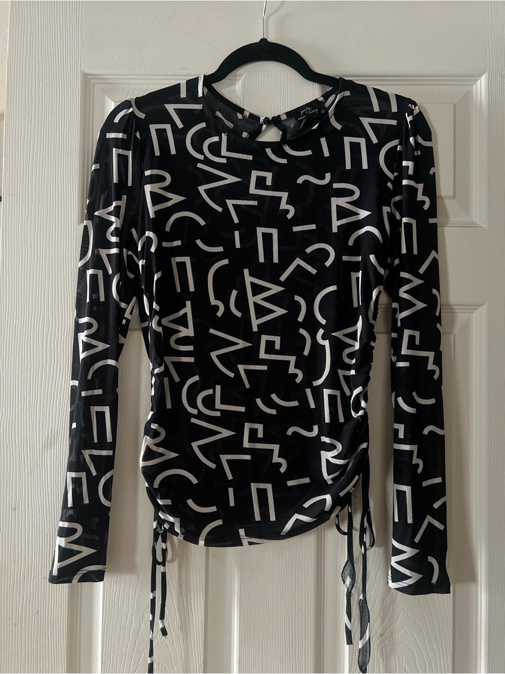 Black & White Geometric Long-Sleeve Top